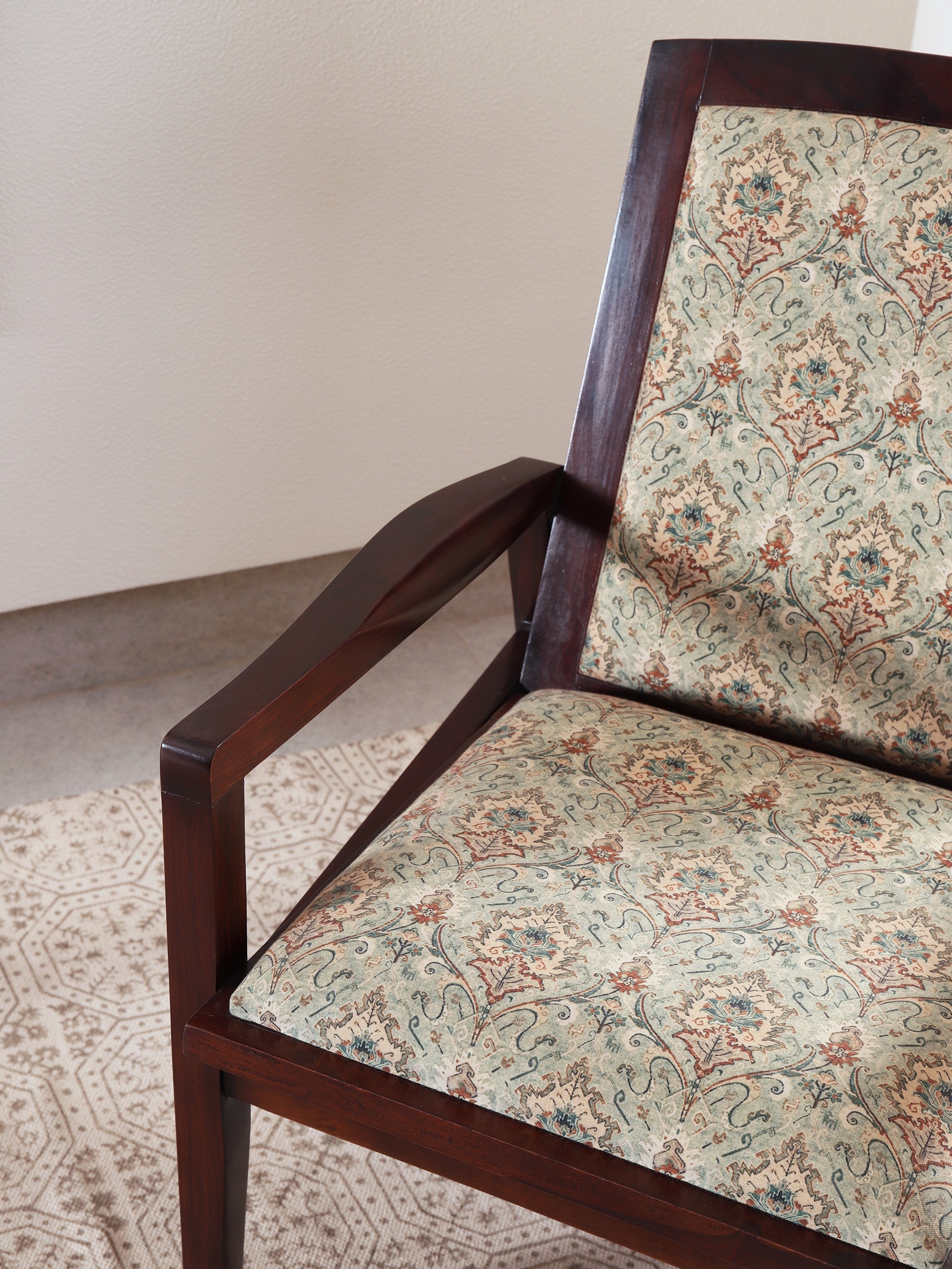 Viraam Chair