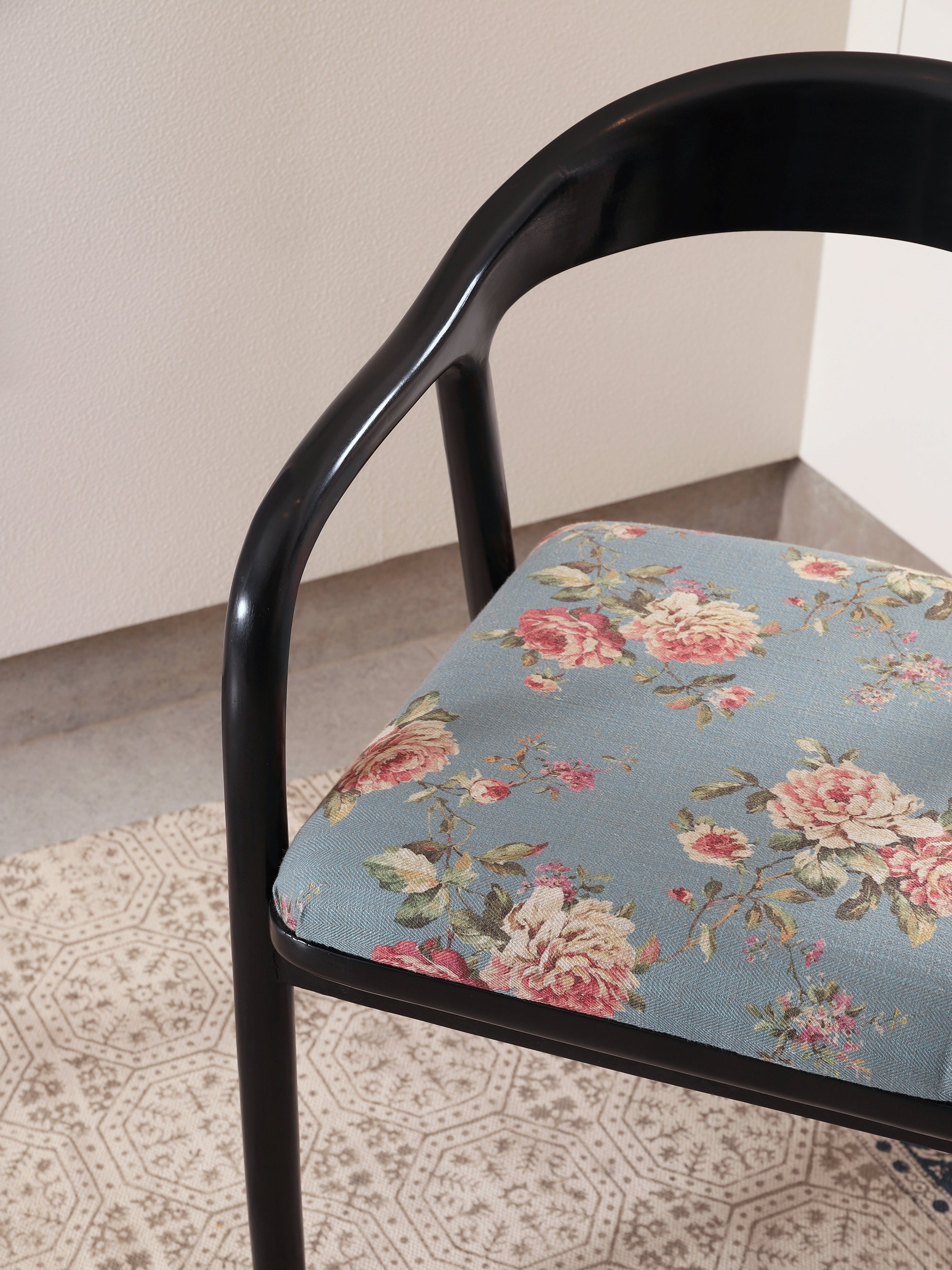 Noir Arm Chair
