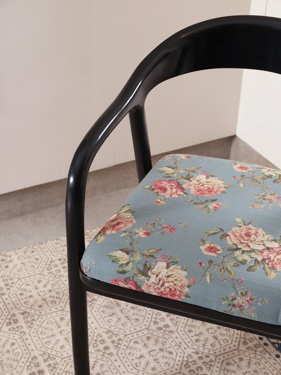 Noir Arm Chair
