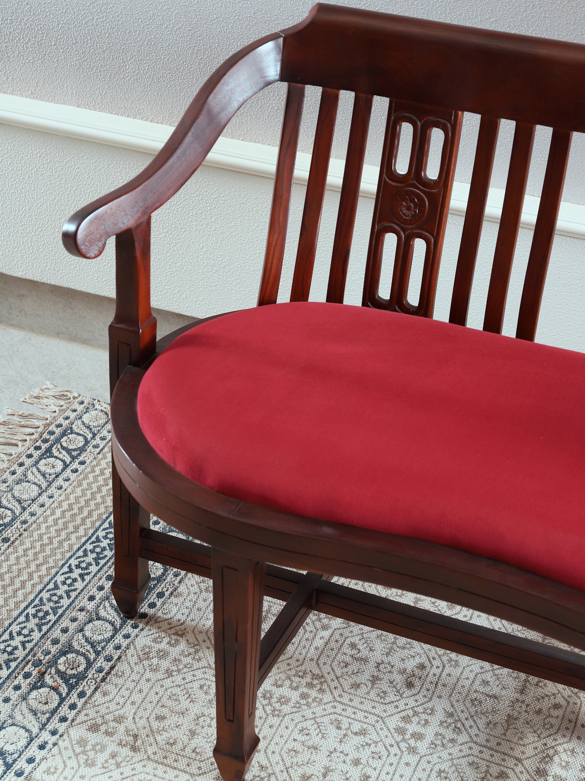 Sthira Sofa